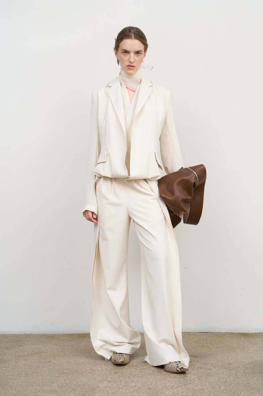 HIGH-RISE PLEATED WIDE-LEG PANTS