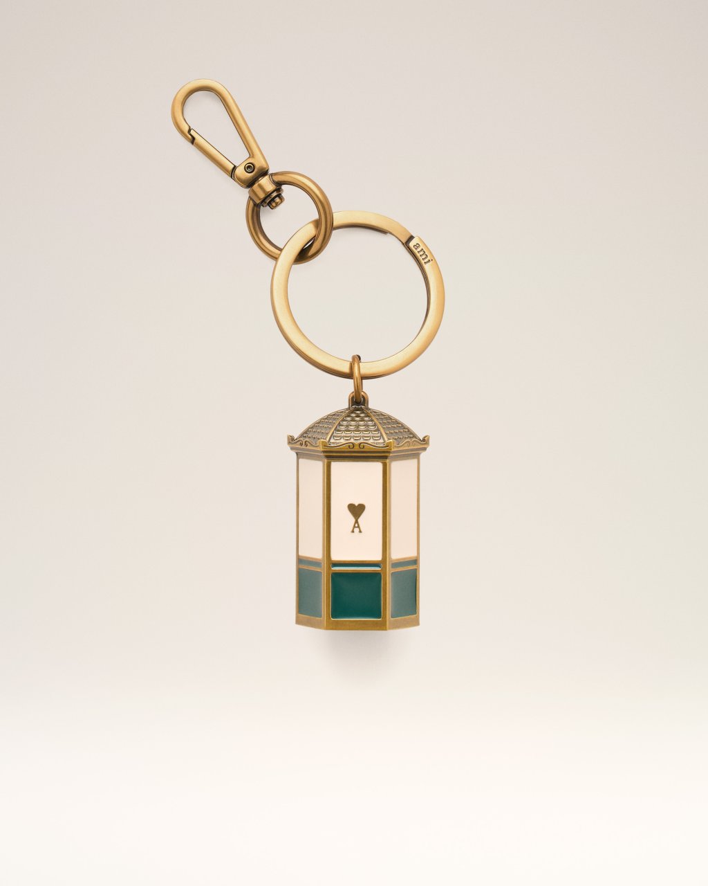 AMI DE COEUR KIOSK KEYRING IN ECRU/VERT 