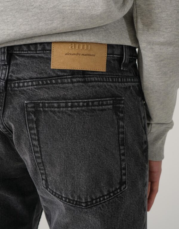 CLASSIC FIT JEANS IN USED BLACK