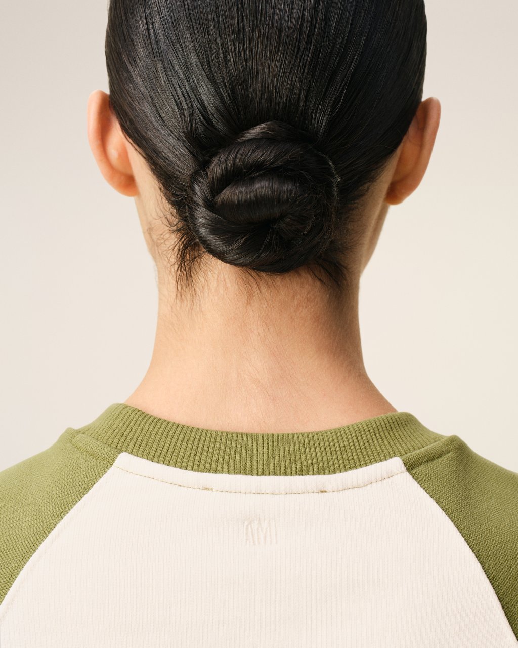 BOXY FIT CREWNECK WITH AMI DE COEUR KNITTED PATCH IN BLANC CREME/MATCHA