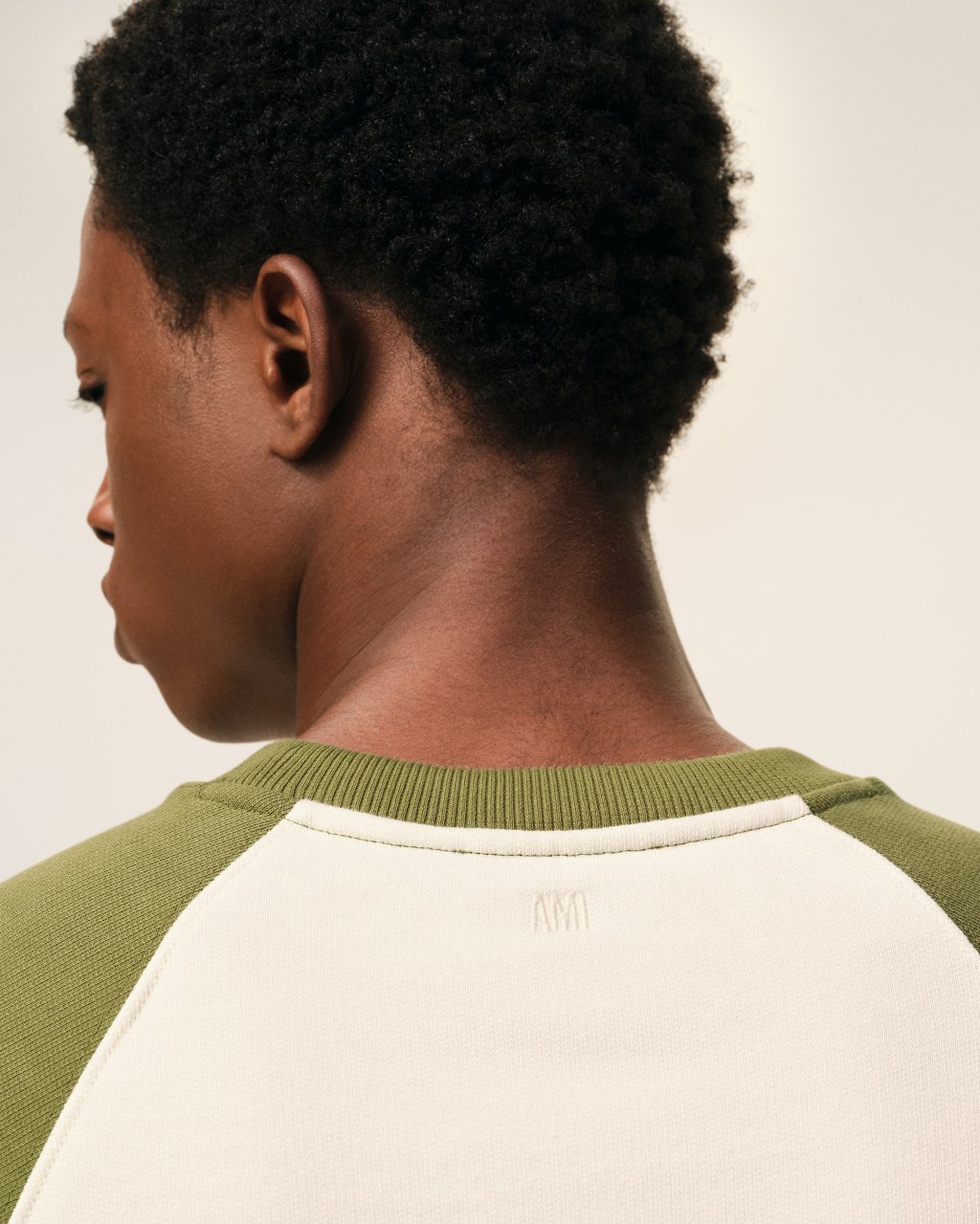BOXY FIT CREWNECK WITH AMI DE COEUR KNITTED PATCH IN BLANC CREME/MATCHA