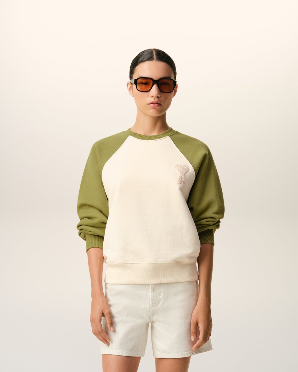 BOXY FIT CREWNECK WITH AMI DE COEUR KNITTED PATCH IN BLANC CREME/MATCHA