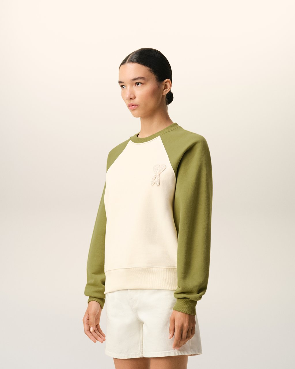 BOXY FIT CREWNECK WITH AMI DE COEUR KNITTED PATCH IN BLANC CREME/MATCHA