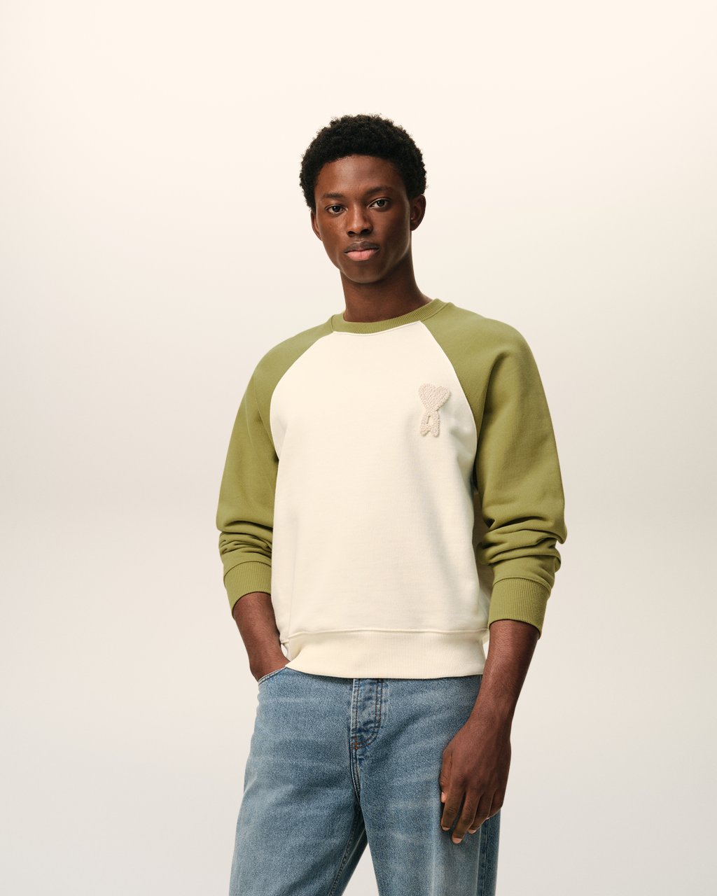BOXY FIT CREWNECK WITH AMI DE COEUR KNITTED PATCH IN BLANC CREME/MATCHA