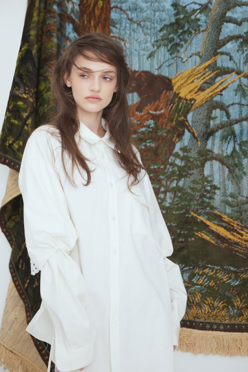 WHITE SHIRT WITH RICHELIEU INSERT