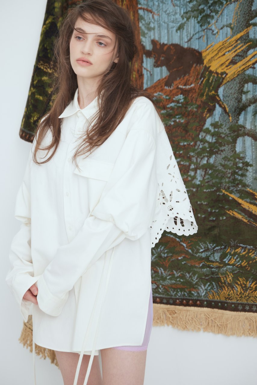 WHITE SHIRT WITH RICHELIEU INSERT