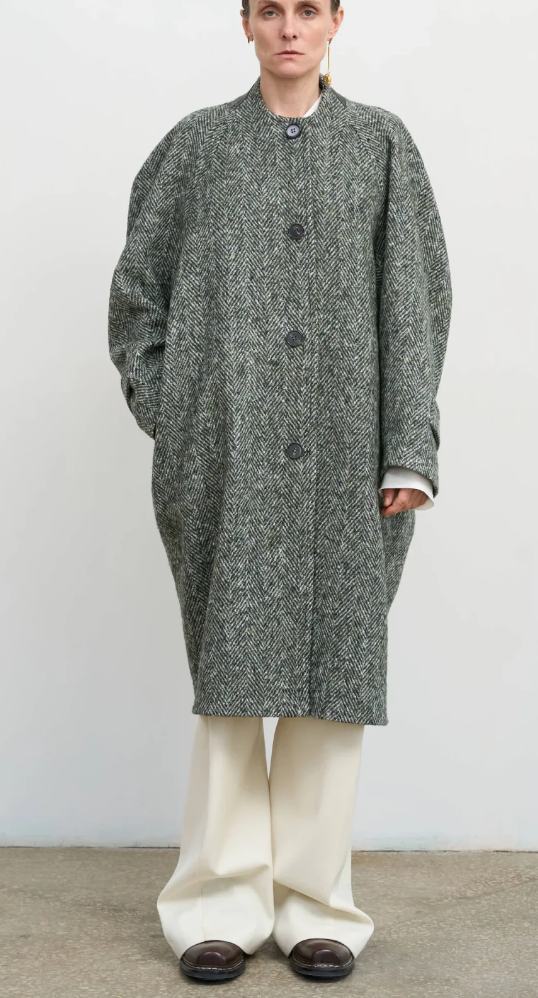 WOOL COAT WITH TWISTED BACK