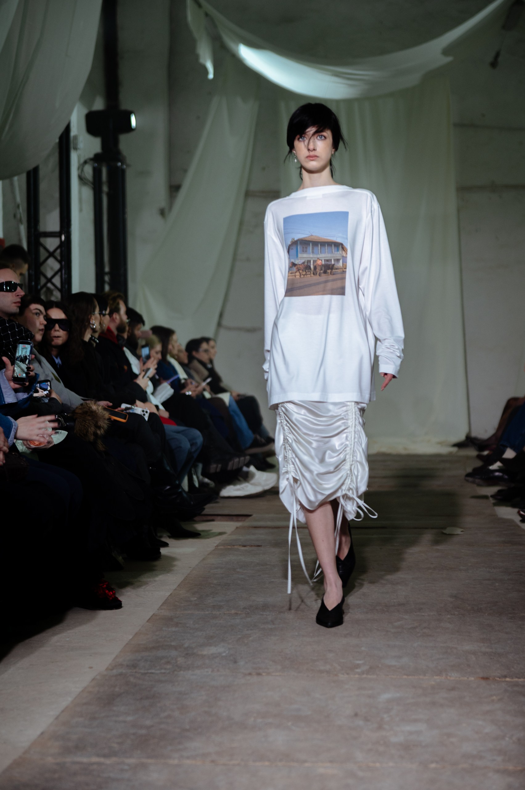 WHITE CURTAIN-STYLE SKIRT
