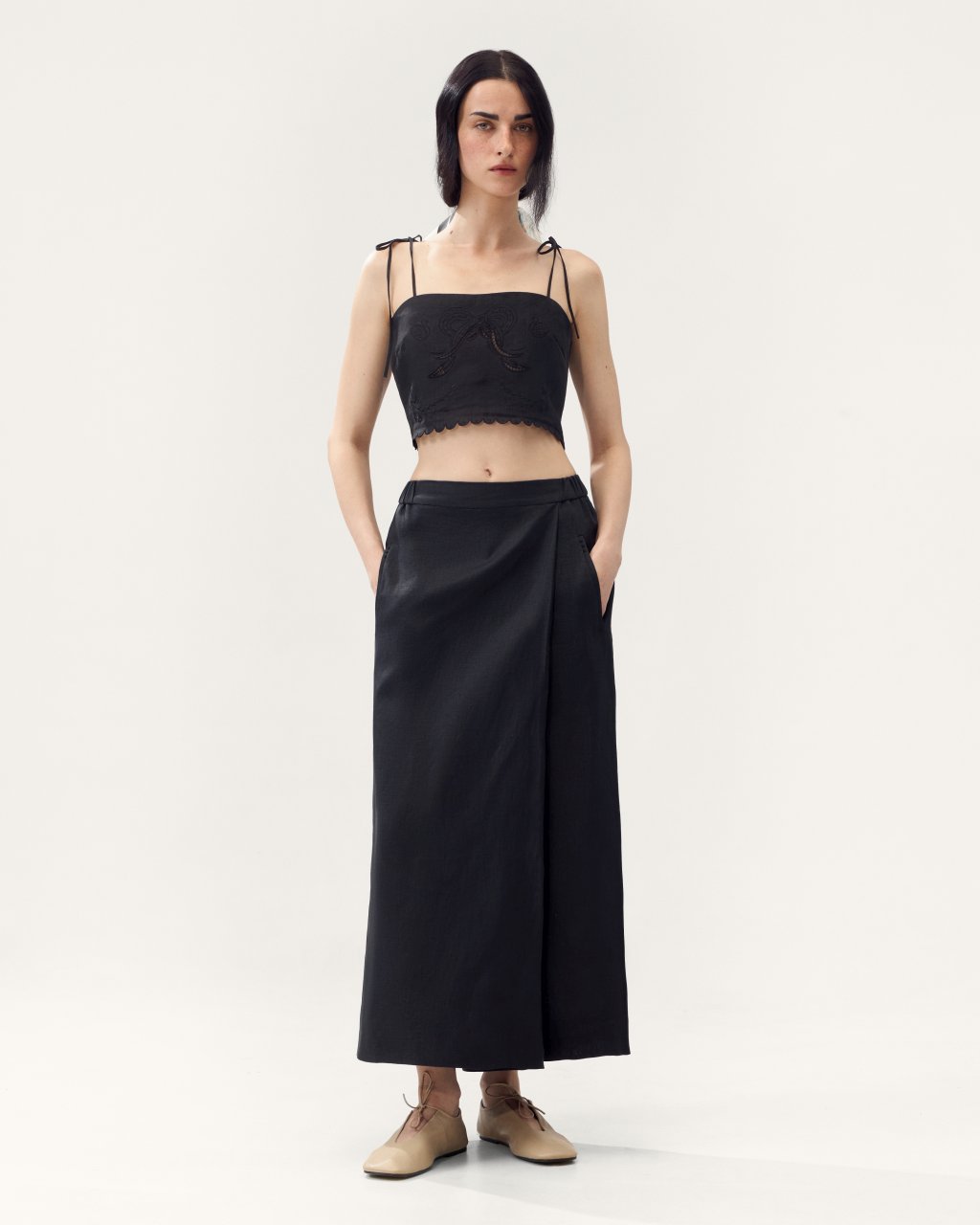 YASNA EMBROIDERED BRA IN BLACK