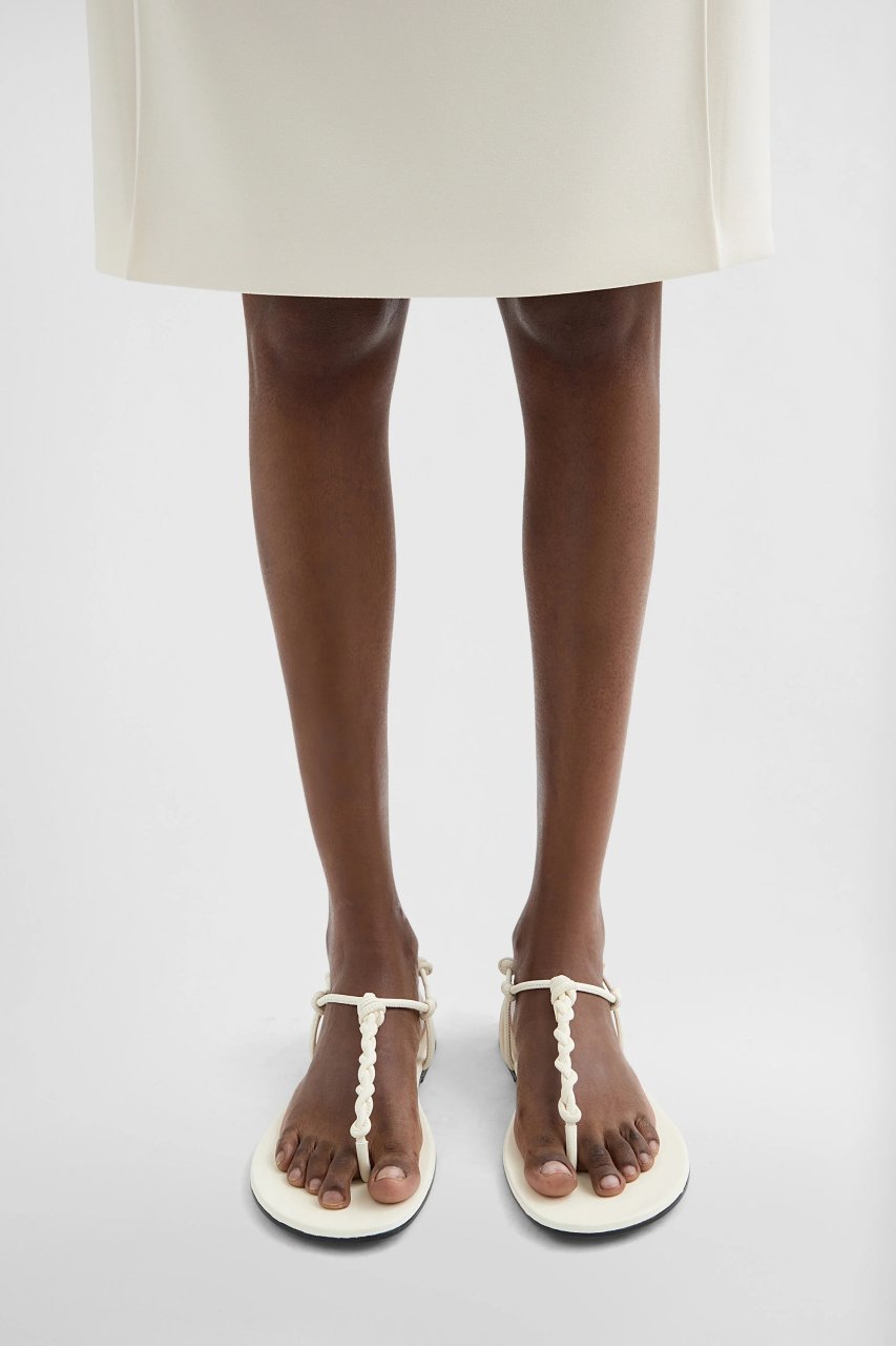 SANDAL IN EGGSHELL 