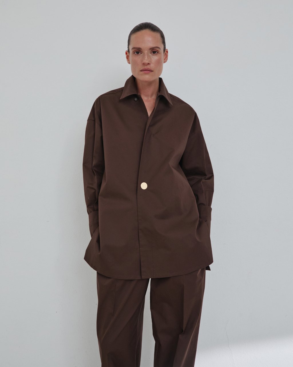 JODIE - POPELINE TUNIC STYLE SHIRT IN DARK BROWN