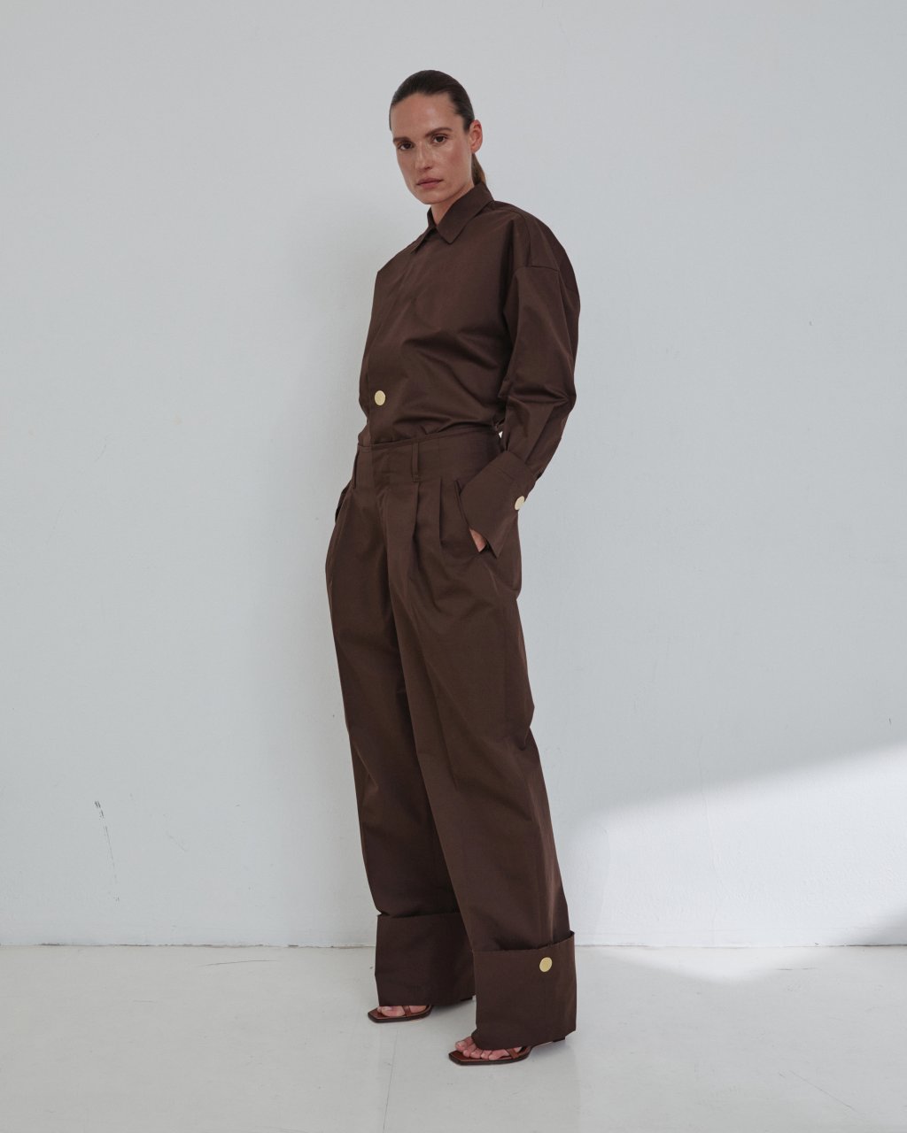 JODIE - POPELINE TUNIC STYLE SHIRT IN DARK BROWN