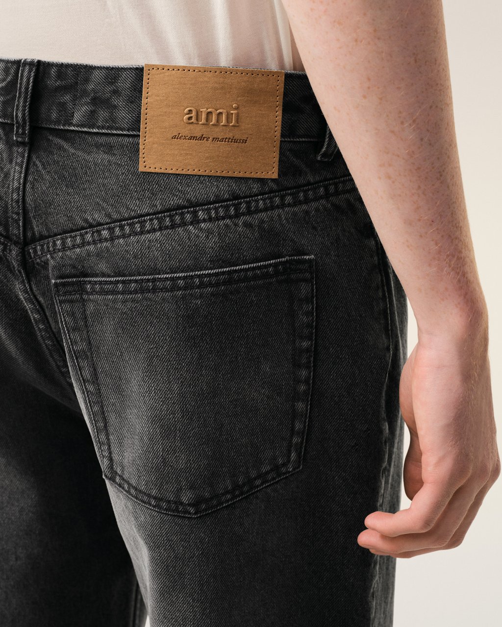 LARGE FIT JEANS IN USED BLACK
