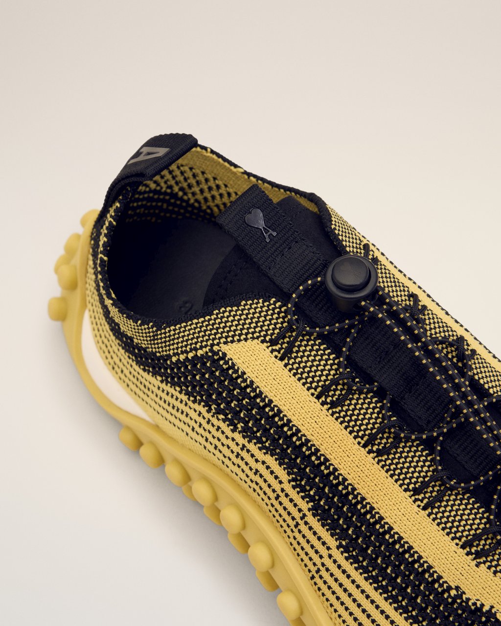 MIRAGE SNEAKERS IN JAUNE PASTEL/NOIR
