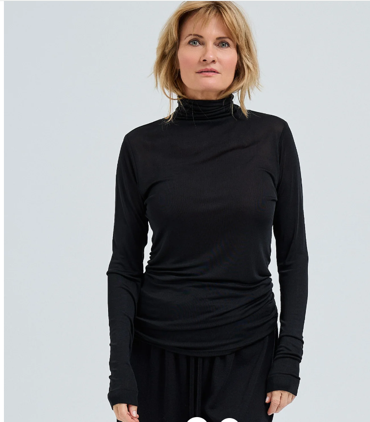 WOOLEN LOLA IN BLACK