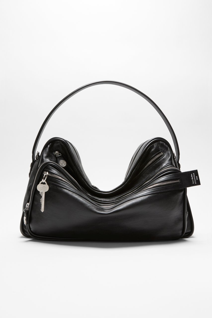 SHOULDER BAG IN BLACK