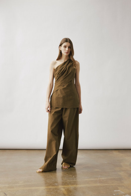 CILLA ONE SHOULDER TOP IN MOSS 