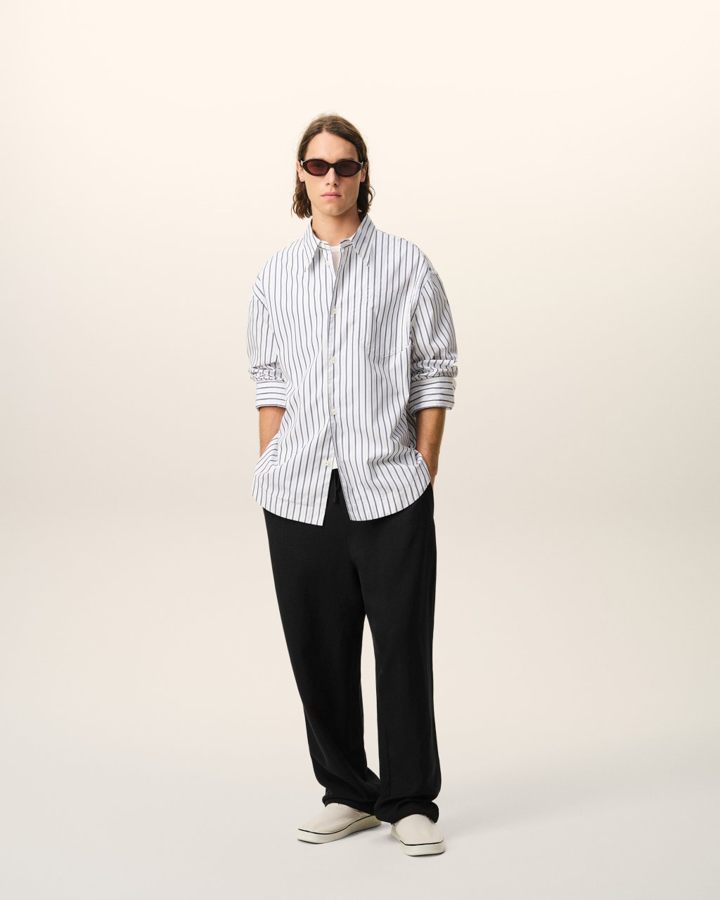 ELASTICATED WAIST TROUSERS IN BLACK