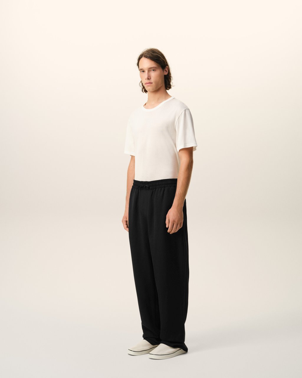 ELASTICATED WAIST TROUSERS IN BLACK