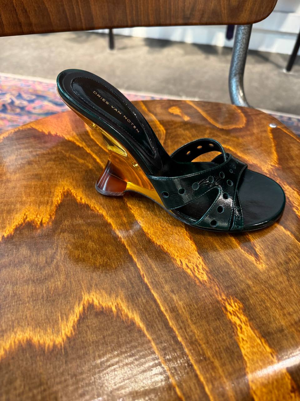 OPEN-TOE LEATHER MULES IN EMERALD