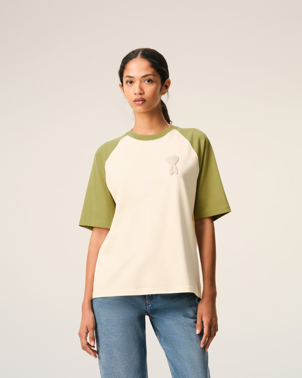 SHORT SLEEVES BOXY FIT TEESHIRT WITH AMI DE COEUR KNITTED PATCH IN BLANC CREME/MATCHA