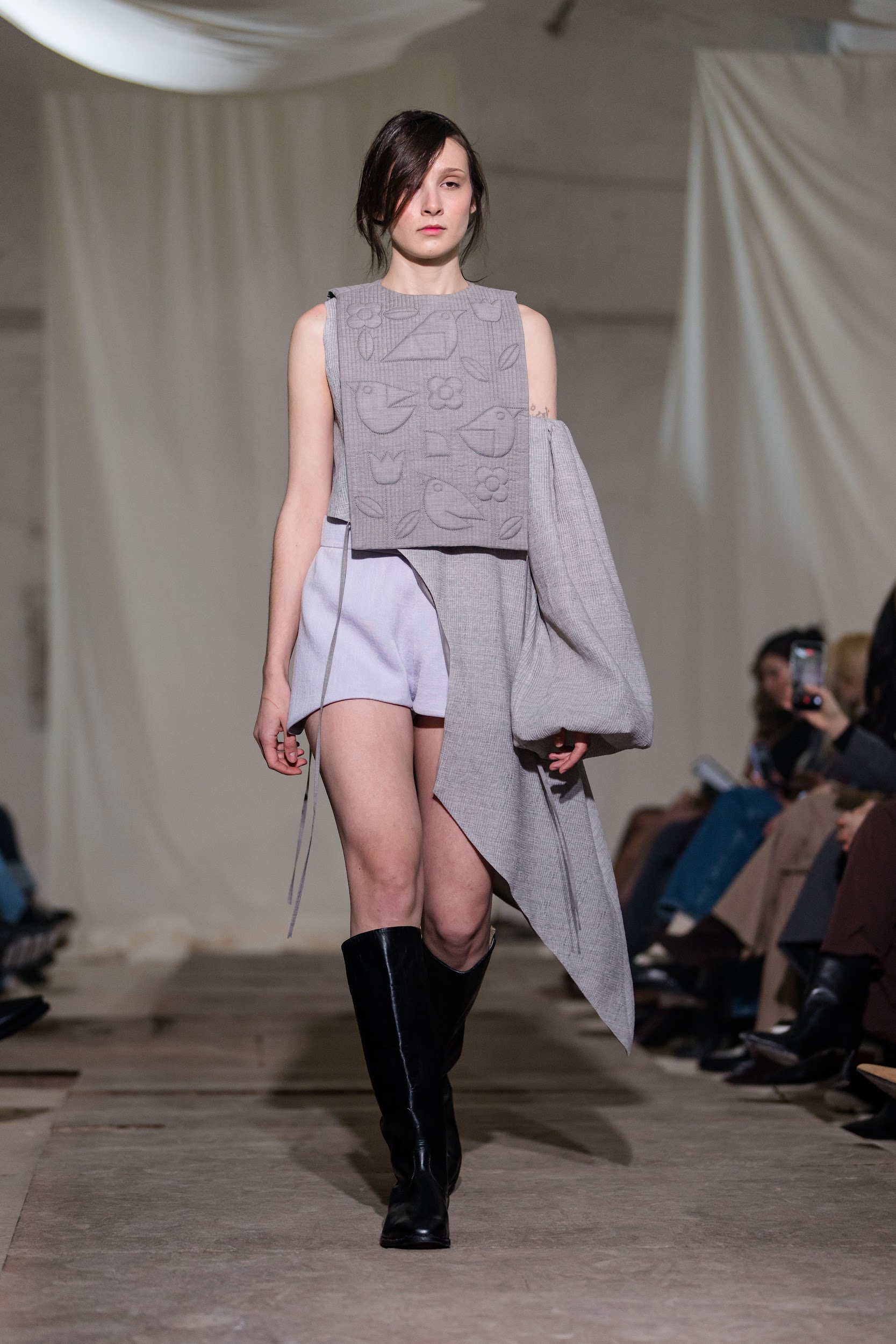 GREY BLOUSE WITH ONE SLEEVE