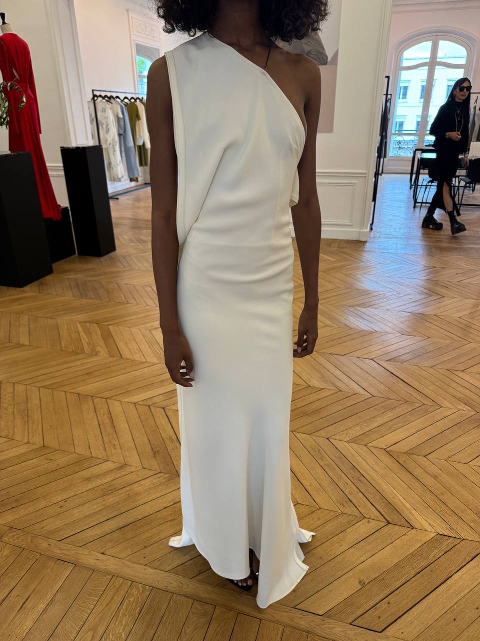 ONE-SHOULDER CHAIN DETAIL DRESS