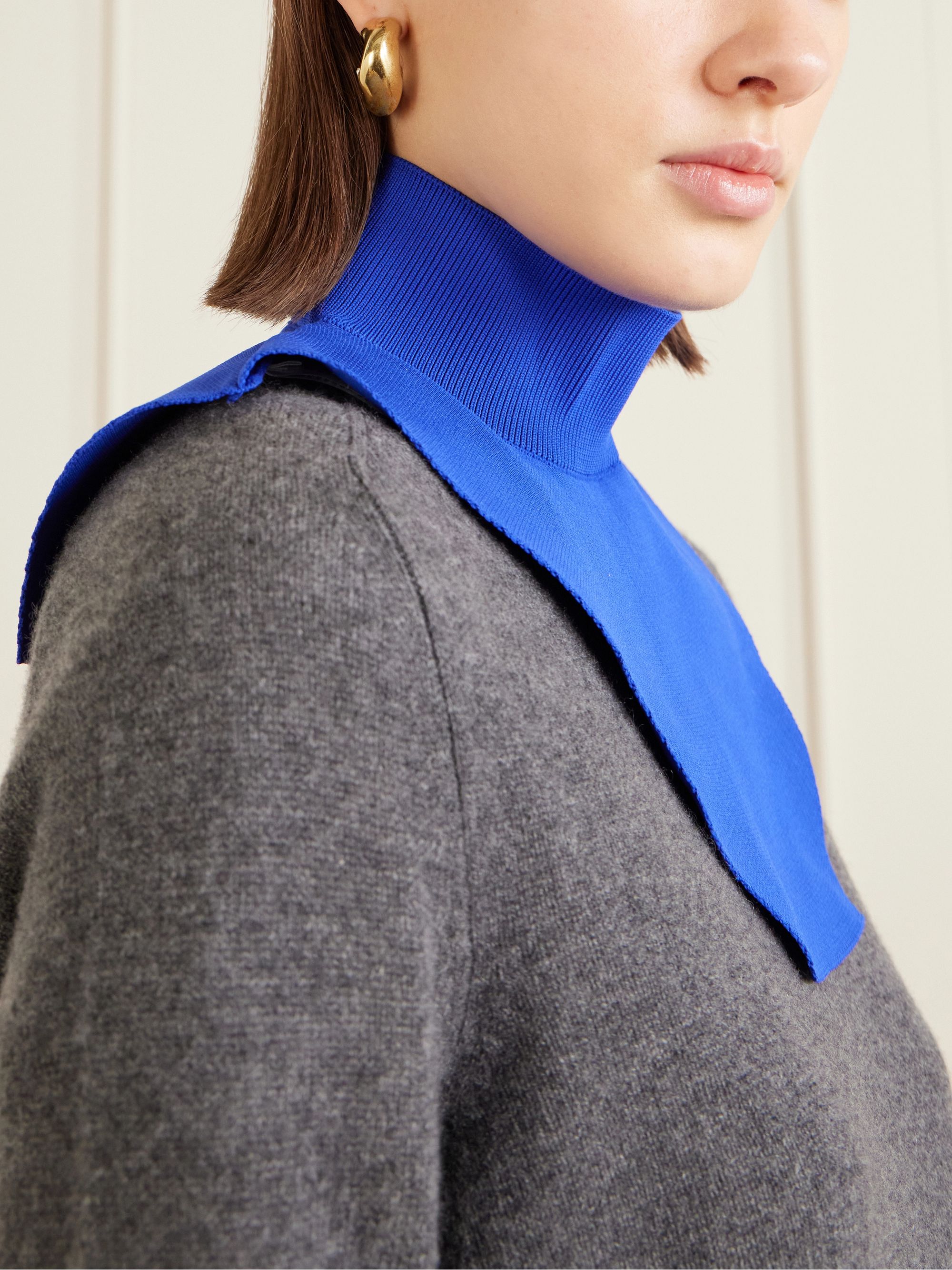 KNIT BIB IN BLUEBELL 