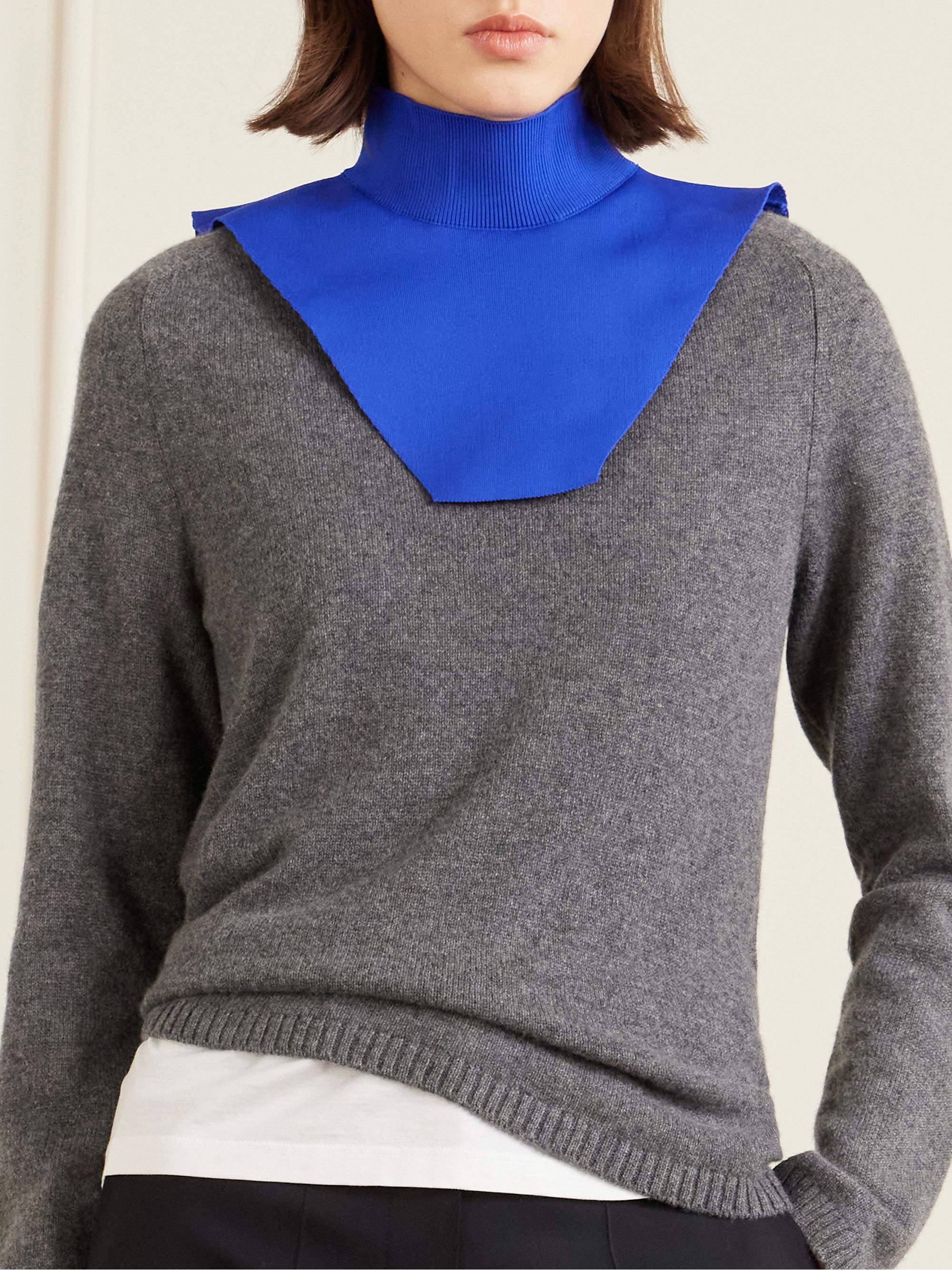 KNIT BIB IN BLUEBELL 