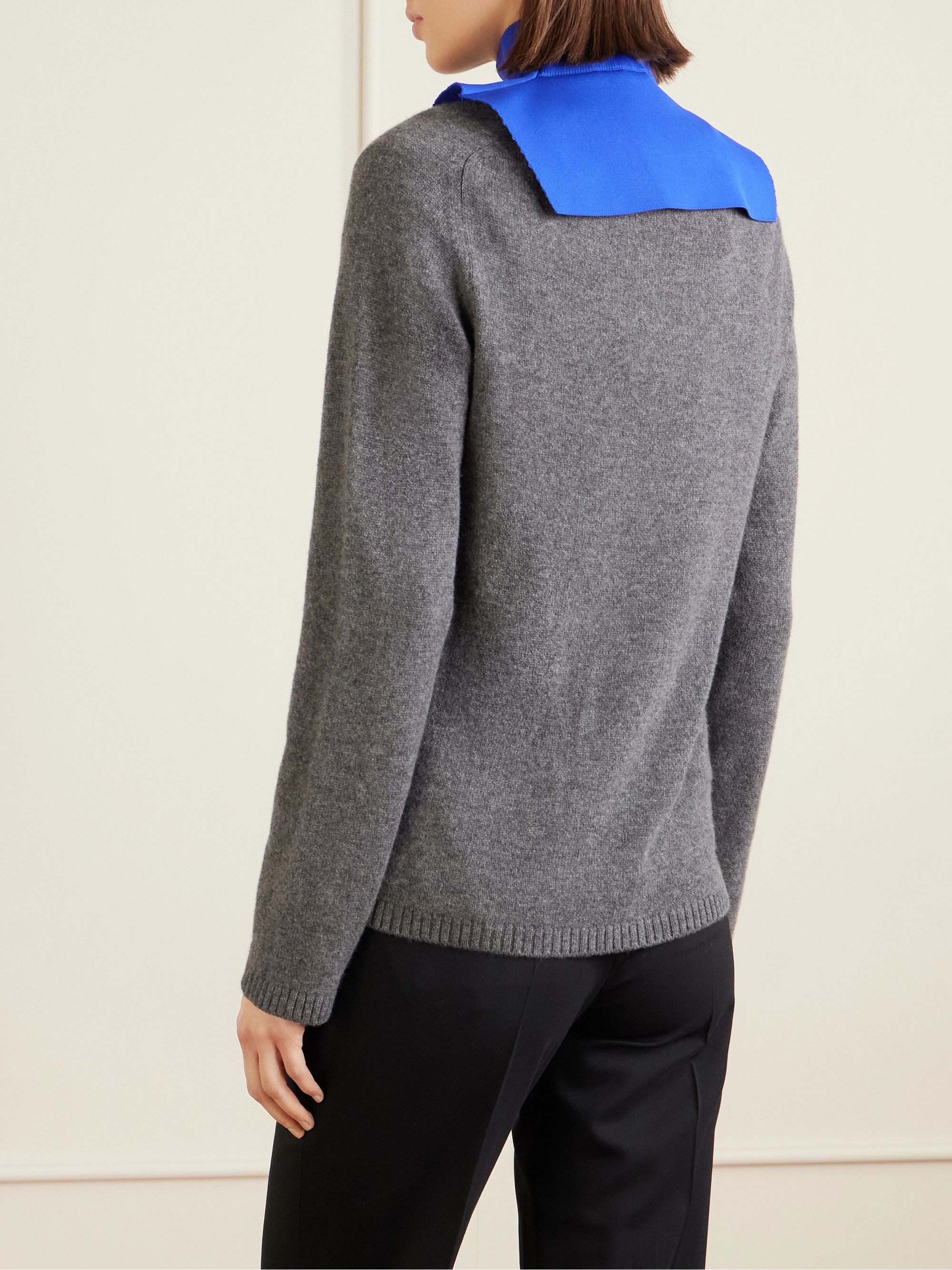 KNIT BIB IN BLUEBELL 