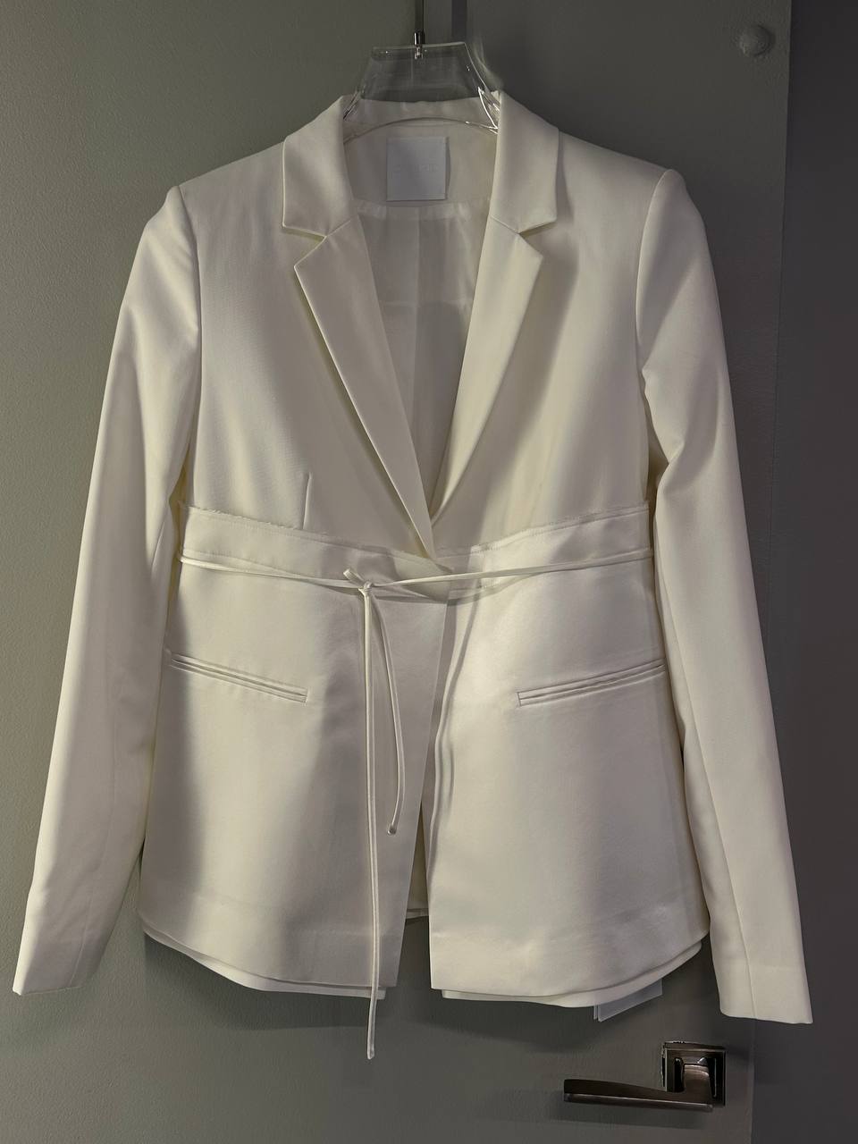 DOUBLE-LAYERED JACKET IN IVORY 