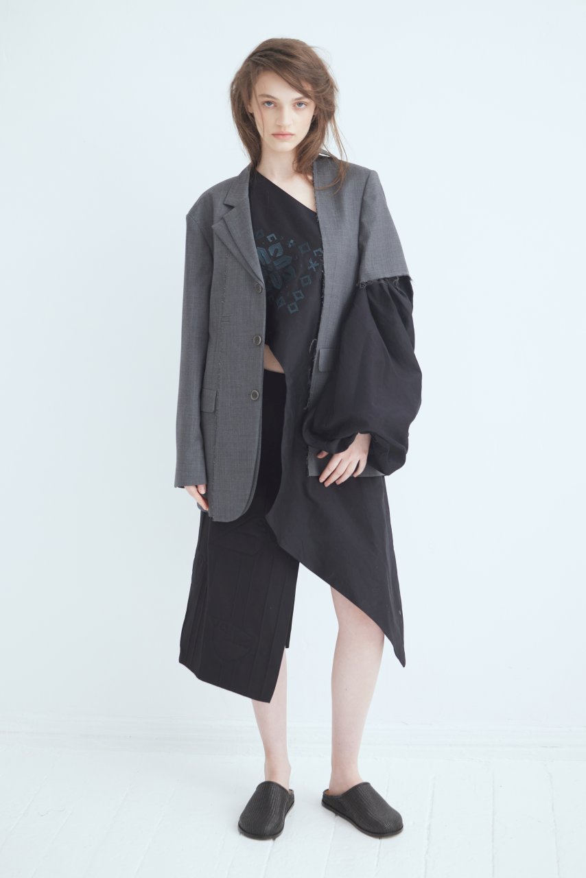 ONE-SLEEVE BLAZER