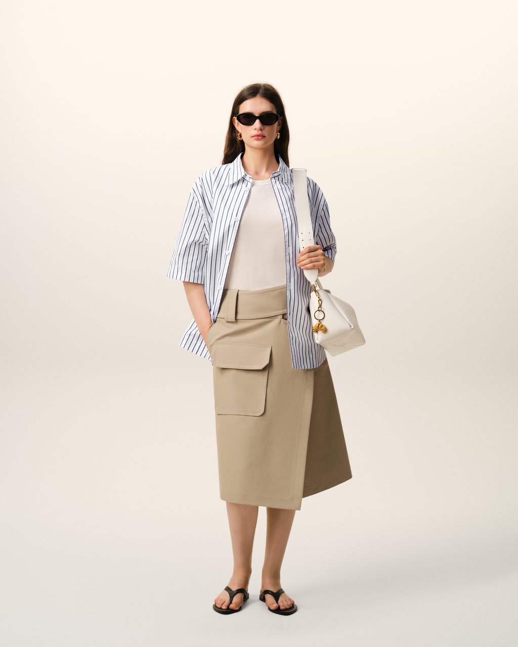 SHORT SLEEVE WIDE SHIRT WITH CAMP COLLAR AND PATCH POCKET IN BLANC/ENCRE