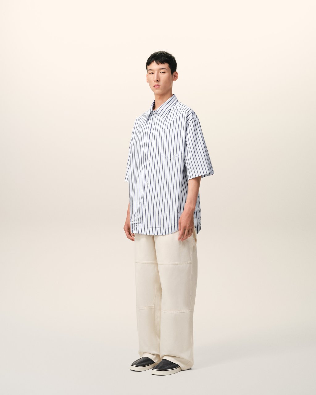 SHORT SLEEVE WIDE SHIRT WITH CAMP COLLAR AND PATCH POCKET IN BLANC/ENCRE