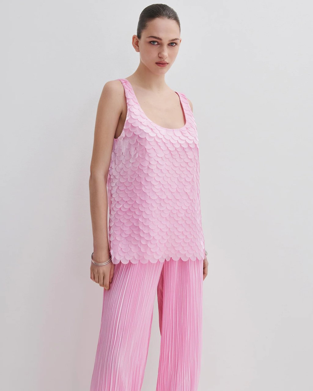 SCALE-DETAIL TANK TOP PINK-A-BOO