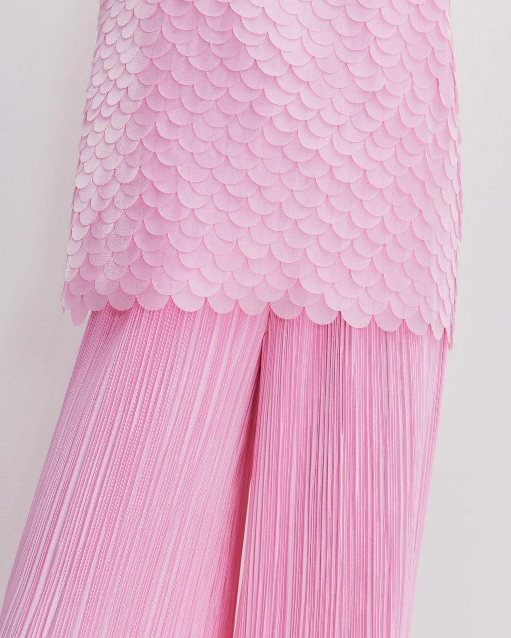 SCALE-DETAIL TANK TOP PINK-A-BOO