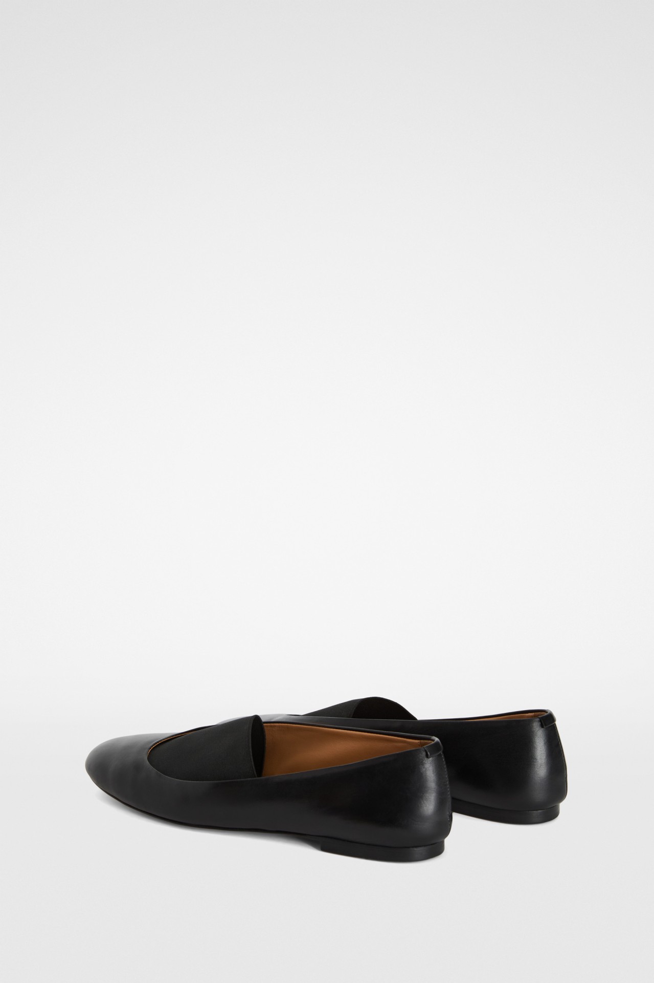 BALLERINA IN BLACK 
