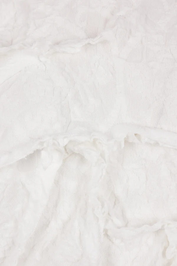 RUFFLE TOP IN WHITE