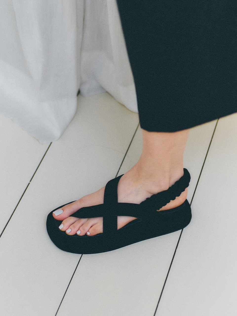 ROI PLATFORM SANDAL IN BLACK