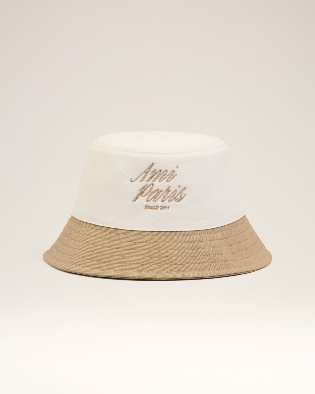 BICOLOR AMI PARIS HAT IN BEIGE TAUPE/BLANC CREME
