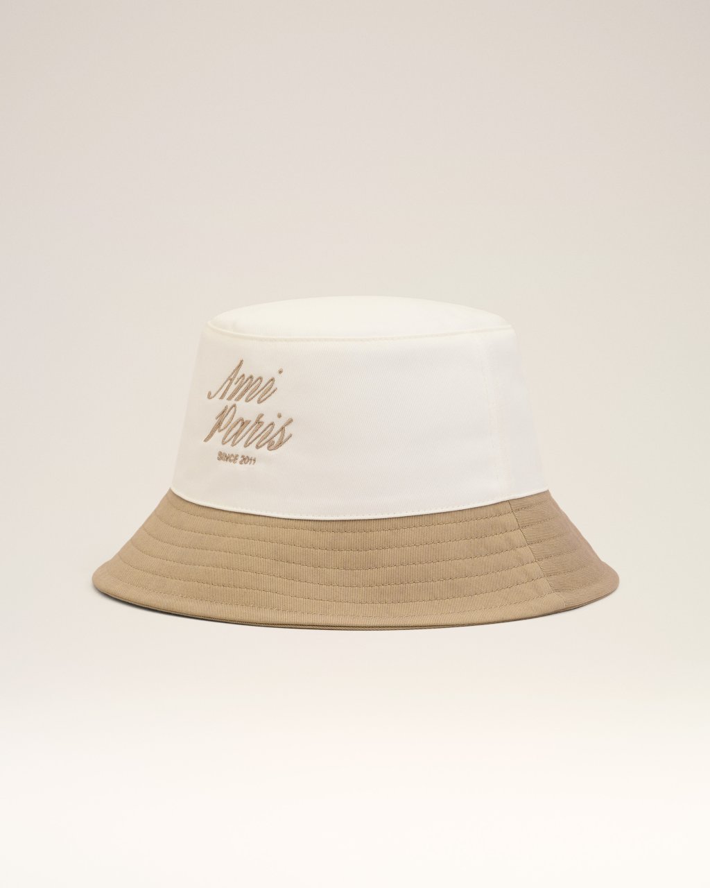 BICOLOR AMI PARIS HAT IN BEIGE TAUPE/BLANC CREME