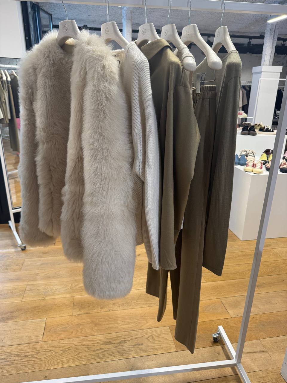 SHEARLING JACKET IN CHALK