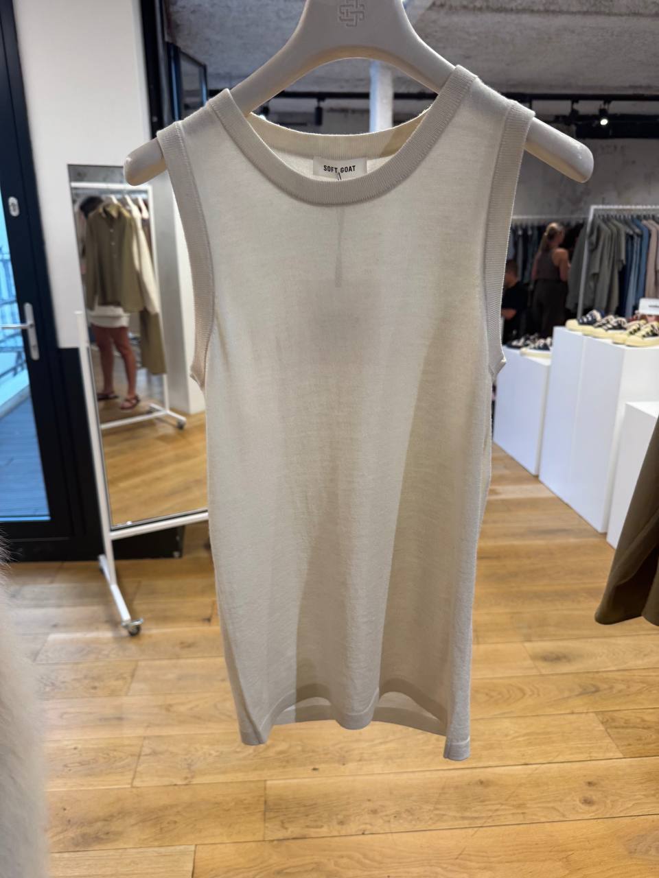 FEATHERLIGHT SINGLET IN FEATHER WHITE