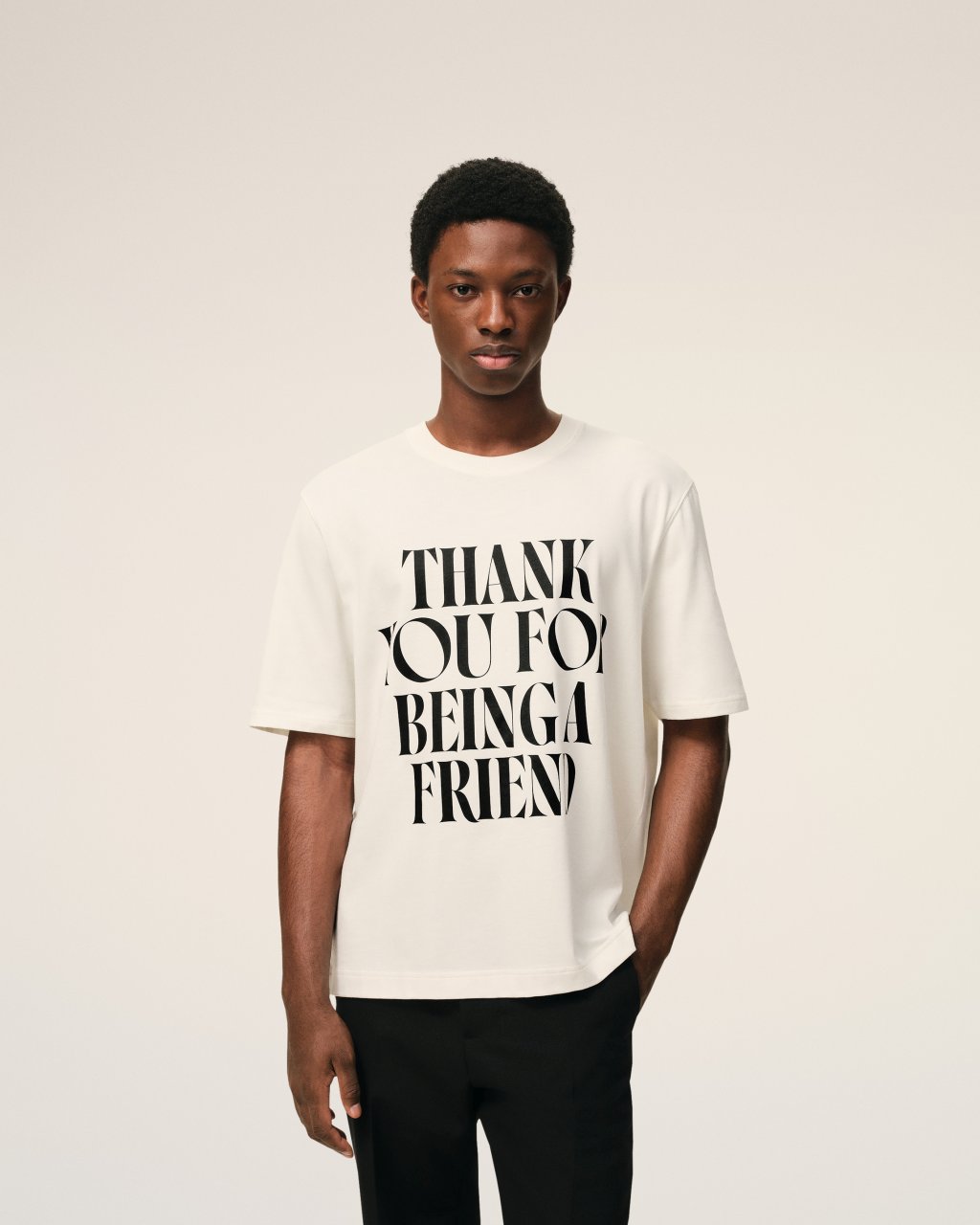 BOXY FIT SHORT SLEEVES TEESHIRT WITH SIGNATURE PRINT AT FRONT IN WHITE CREAM 