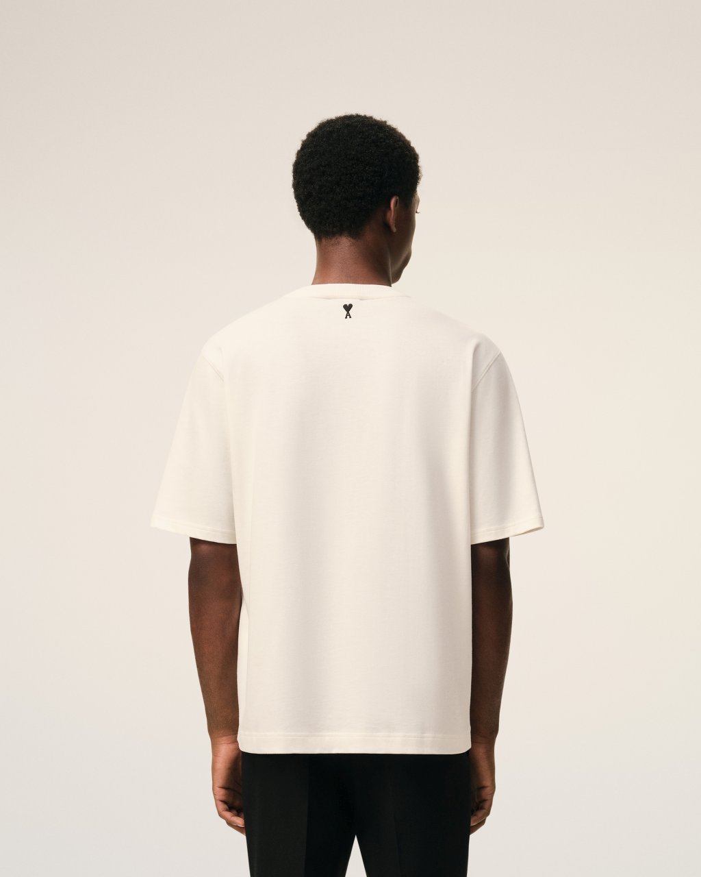 BOXY FIT SHORT SLEEVES TEESHIRT WITH SIGNATURE PRINT AT FRONT IN WHITE CREAM 