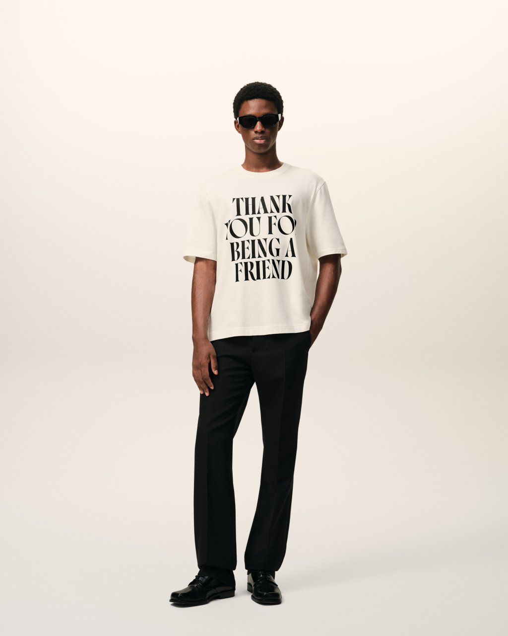 BOXY FIT SHORT SLEEVES TEESHIRT WITH SIGNATURE PRINT AT FRONT IN WHITE CREAM 