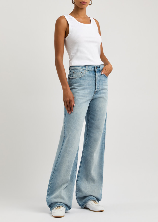 JEANS IN PALE BLUE