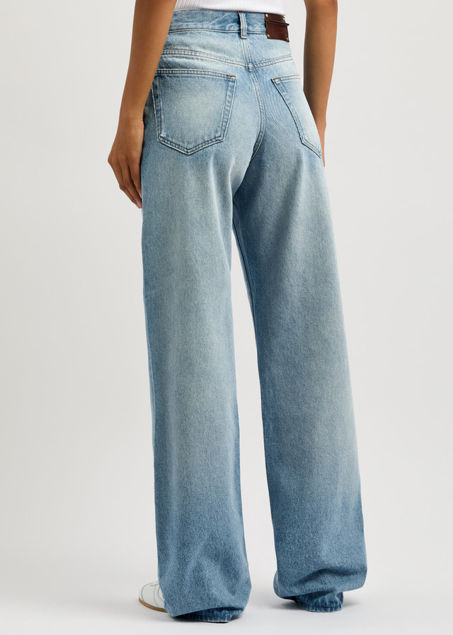 JEANS IN PALE BLUE