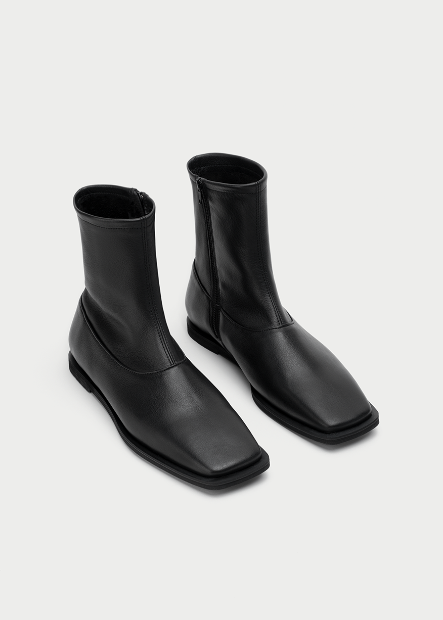 DI BOOTS IN BLACK