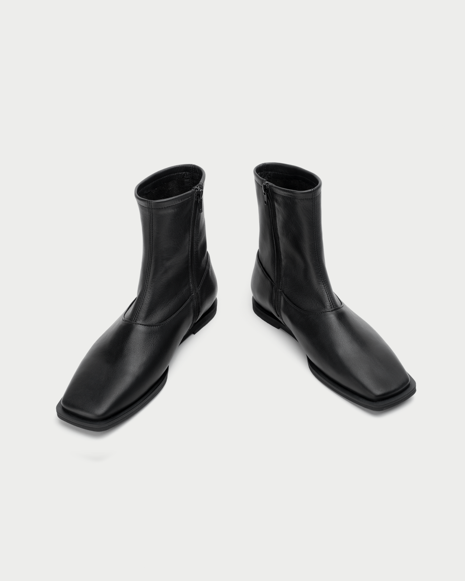 DI BOOTS IN BLACK